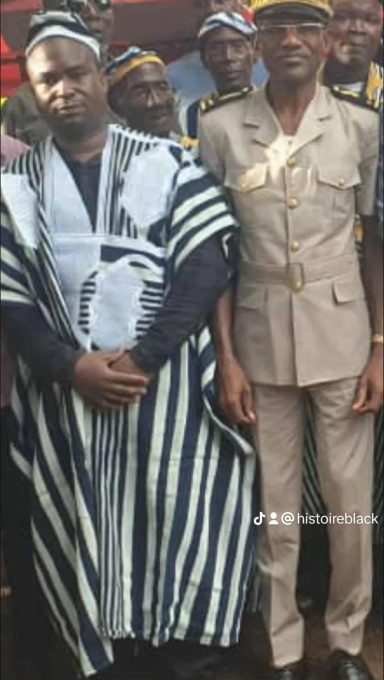 PHOTO PRISE L'OR DE REMISE DE DON AUX VILLAGEOIS DE TROKPADROU DON A L'HÔPITAL DE TROKPADROU